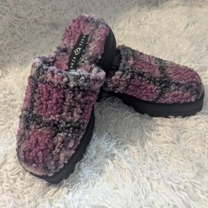 Katy Perry Sherpa Clogs